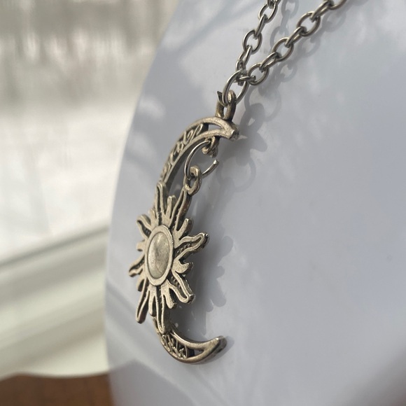 Vintage Silver Celestial crescent 🌙 moon & sun ☀️ Pendant Necklace - Picture 3 of 6